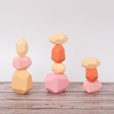 子供北欧の4cmの建築の木のブロックはゲームのおもちゃの積み重ねに投石する