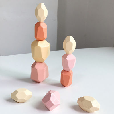 子供北欧の4cmの建築の木のブロックはゲームのおもちゃの積み重ねに投石する