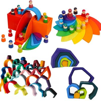 Montessoriの波の森林スタッカー タワーの虹のおもちゃのスタッカー