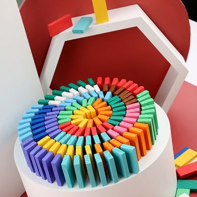 虹は教授をぐらつかせるPuzzle Domino Rallyためのドミノを着色した