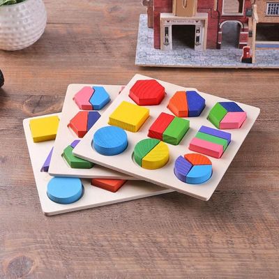 Montessoriの木の赤ん坊を分類して幾何学的な木のブロック15cmの幼稚園をもてあそぶ