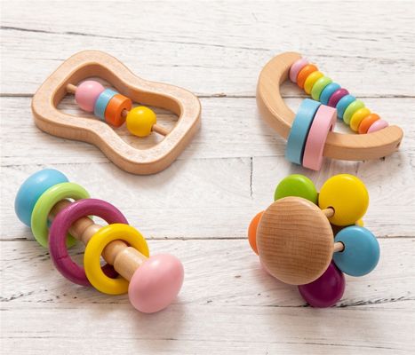 ラッセル音のSoother 11.6cmの木の歯が生えるおもちゃの木のラッセル音のTeetherの食品等級