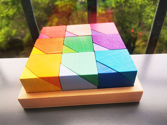 2300g 4cmの虹のゲームを積み重ねる木の花の困惑の木の石