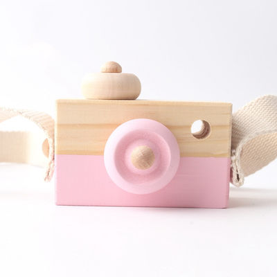 ブナの赤ん坊のための木のMontessoriのネックレスのカメラのペンダント