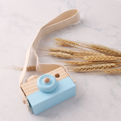 ブナの赤ん坊のための木のMontessoriのネックレスのカメラのペンダント