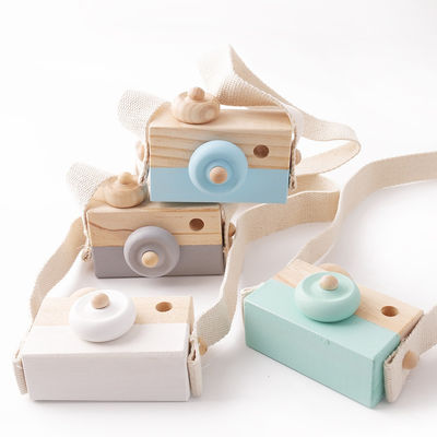 ブナの赤ん坊のための木のMontessoriのネックレスのカメラのペンダント