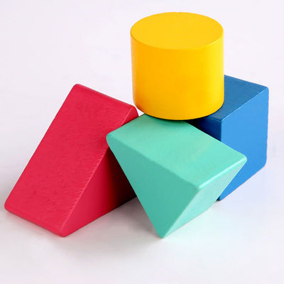 赤ん坊の早い学習の木のMontessoriの月のバランスをとるブロック