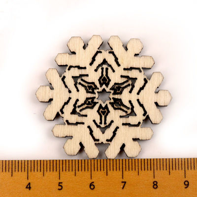 スクラップブックの絵画雪片はハンドメイドの木の技術を模造する