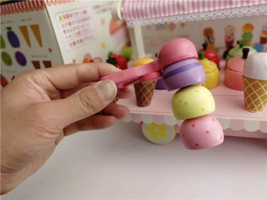 子供の木のシミュレーションのアイスクリーム・コーン機械