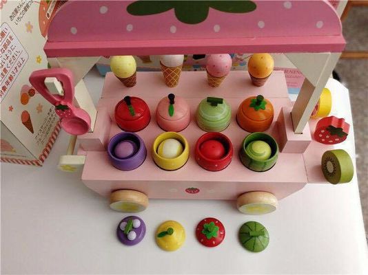 子供の木のシミュレーションのアイスクリーム・コーン機械