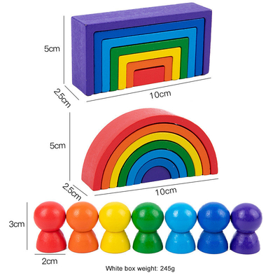 赤ん坊の木のMontessoriの虹の教育をブロック