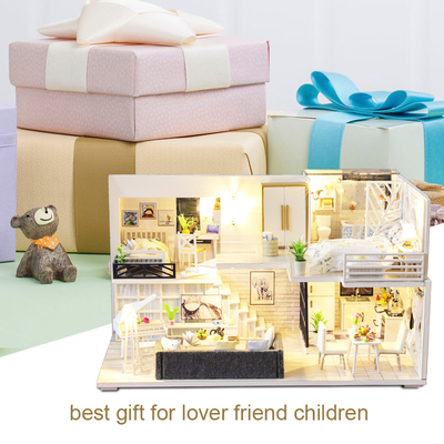 DIYの子供の誕生日のための木の人形の家のミニチュア家具のキット