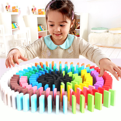 木の虹のドミノの教育子供のための120Pcsをブロック
