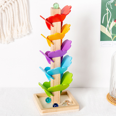 Montessoriの赤ん坊の木の花弁の木の子供のGIのためのおもちゃの子供の虹の球の球の操業トラック教育おもちゃをブロック