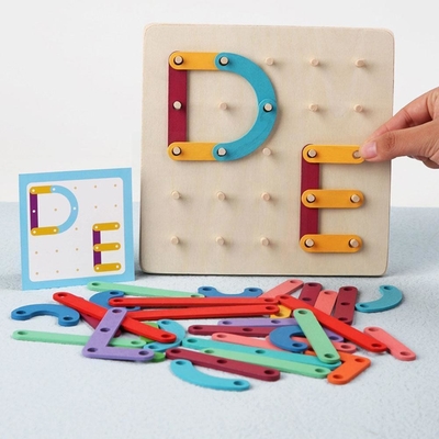 釘板困惑のMontessoriの幾何学的な木の早いおもちゃのおもちゃの複雑なボード ゲームの子供の教育の教育木製の教育