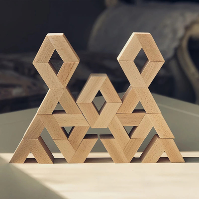 16pcs Vは自然で大きい木3Dブロックのおもちゃの赤ん坊のUnpaint木のMontessoriの教育積み重ねのブロックをに形づける