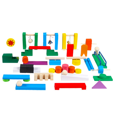 子供のための木の着色されたドミノの付属品