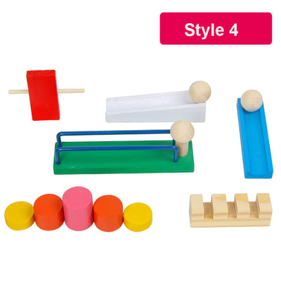 子供のための木の着色されたドミノの付属品