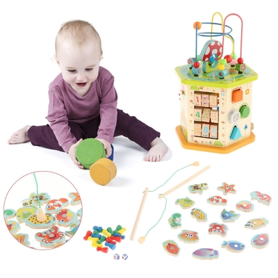 Montessoriの新年の子供の赤ん坊の幼児のための大きい木の活動の立方体
