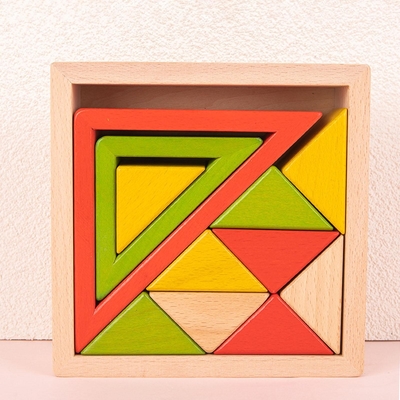 木のスタッカーのネスティング困惑は幼稚園のためのゲームを積み重ねているMontessoriを妨げる