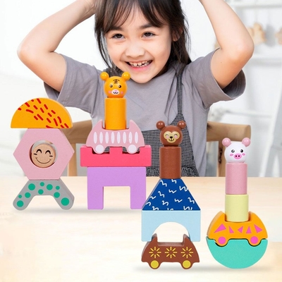 木製の列車のトラックは就学前の幼児のためのDIYの教育おもちゃを形づける