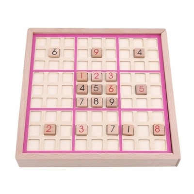 ゲーム テーブルを折っている子供のSudokuのチェスのブナの国際的なレジ係