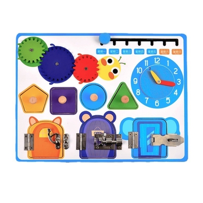 Montessoriの男の子の女の子のための板の鍵を開ける木のカレンダーの時計