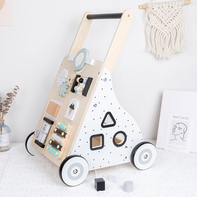 認識に鍵が開くことは一致のシミュレーションの使用中の歩行者のおもちゃMontessoriを着色する