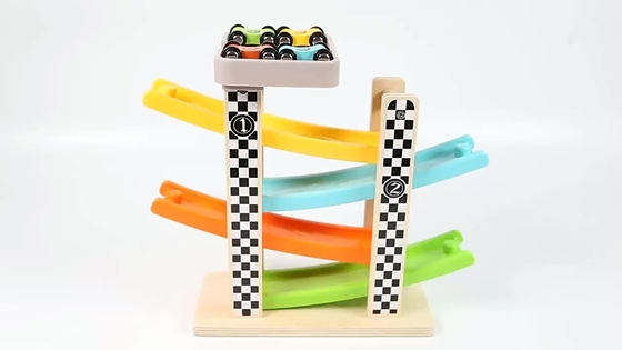 木の4人のトラック グライダーの子供の小型慣性のリターン