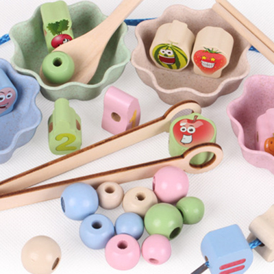 Montessoriの木のおもちゃ手の頭脳の訓練クリップ ビードは数学のゲームを困惑させる