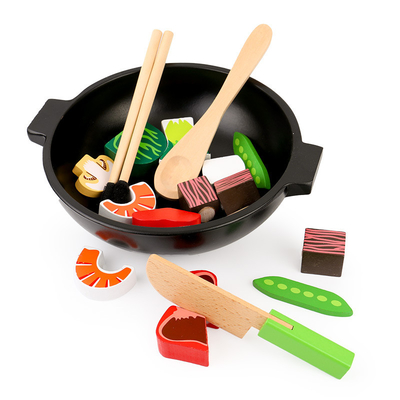 野菜熱い鍋の中華なべの木のミニチュア台所は子供を教育置いた
