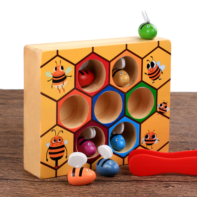 Montessoriのミツバチの巣のゲームの赤ん坊のおもちゃの知性の捕獲物の蜂色の認知